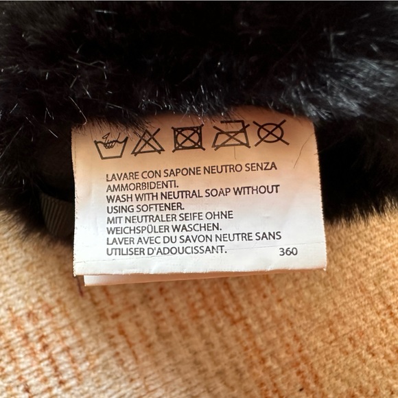 Colmar Women’s Ski Gloves. Black. - Picture 4 of 7